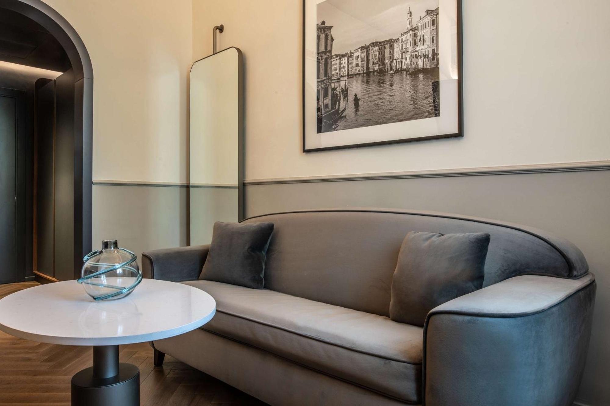 Radisson Collection Hotel, Palazzo Nani Veneţia Exterior foto A sofa